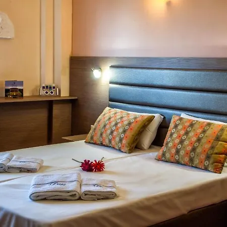 Hotel Dias 3*